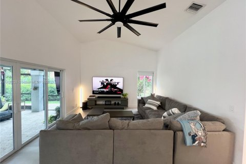 House in Davie, Florida 4 bedrooms, 204.11 sq.m. № 1797067 - photo 16