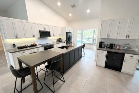 House in Davie, Florida 4 bedrooms, 204.11 sq.m. № 1797067 - photo 6