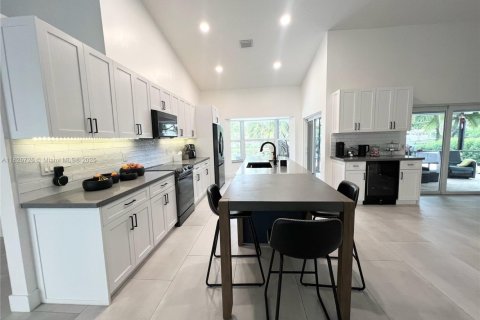 House in Davie, Florida 4 bedrooms, 204.11 sq.m. № 1797067 - photo 5