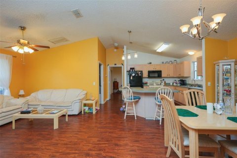House in The Villages, Florida 3 bedrooms, 129.32 sq.m. № 2105363 - photo 9