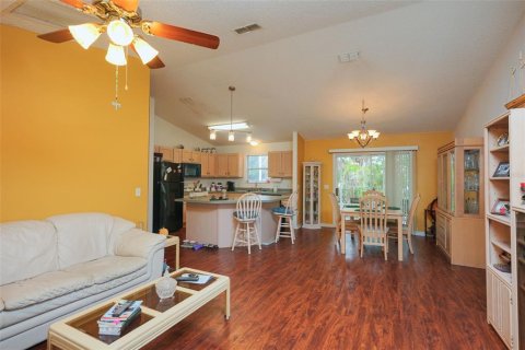 House in The Villages, Florida 3 bedrooms, 129.32 sq.m. № 2105363 - photo 8