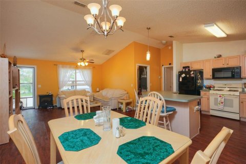House in The Villages, Florida 3 bedrooms, 129.32 sq.m. № 2105363 - photo 10
