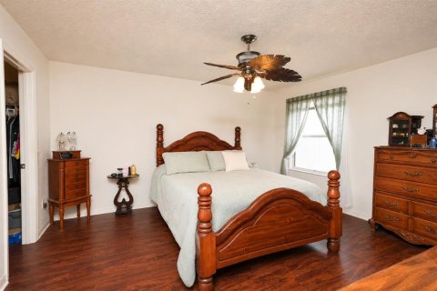 House in The Villages, Florida 3 bedrooms, 129.32 sq.m. № 2105363 - photo 16