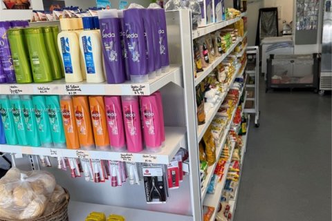 Купить коммерческую недвижимость в Лейк-Уорт, Флорида № 1954402 - фото 3