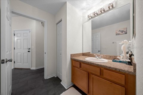 Casa en venta en Oxford, Florida, 4 dormitorios, 244.24 m2 № 2350429 - foto 9