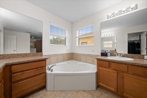 Casa en venta en Oxford, Florida, 4 dormitorios, 244.24 m2 № 2350429 - foto 27