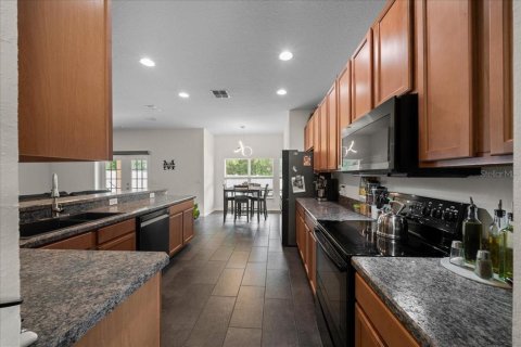Casa en venta en Oxford, Florida, 4 dormitorios, 244.24 m2 № 2350429 - foto 10