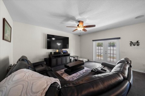 Casa en venta en Oxford, Florida, 4 dormitorios, 244.24 m2 № 2350429 - foto 15