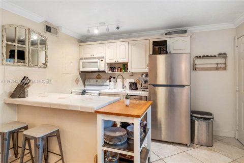 Condominio en alquiler en Miami Beach, Florida, 1 dormitorio, 39.02 m2 № 1896216 - foto 8