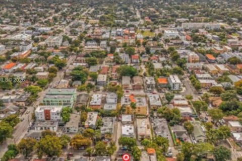 Propiedad comercial en venta en Miami, Florida № 2000844 - foto 18