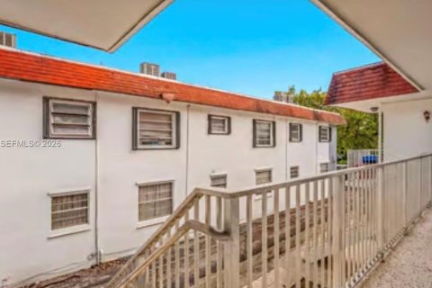 Propiedad comercial en venta en Miami, Florida № 2000844 - foto 8