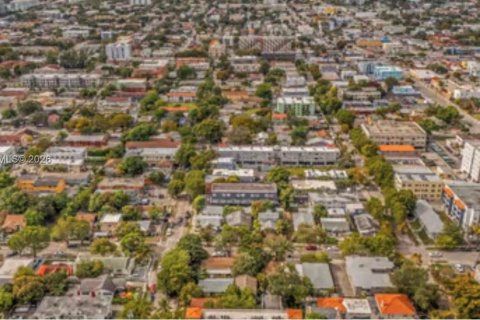 Propiedad comercial en venta en Miami, Florida № 2000844 - foto 19