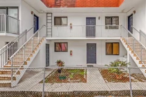 Propiedad comercial en venta en Miami, Florida № 2000844 - foto 6