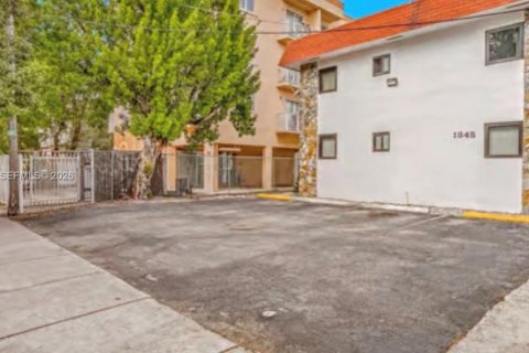 Propiedad comercial en venta en Miami, Florida № 2000844 - foto 4