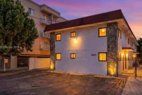 Propiedad comercial en Miami, Florida № 2000844