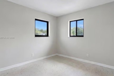 Propiedad comercial en venta en Miami, Florida № 2000844 - foto 13