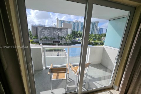 Condominio en venta en Sunny Isles Beach, Florida, 33.44 m2 № 1937386 - foto 3