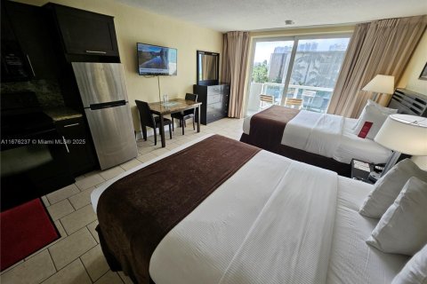 Condominio en venta en Sunny Isles Beach, Florida, 33.44 m2 № 1937386 - foto 13