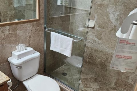 Condominio en venta en Sunny Isles Beach, Florida, 33.44 m2 № 1937386 - foto 16