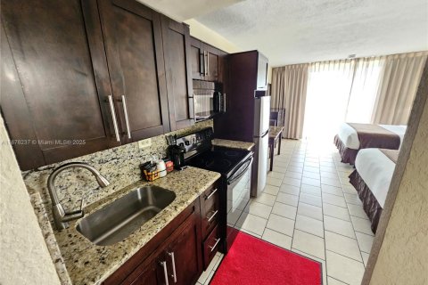Condominio en venta en Sunny Isles Beach, Florida, 33.44 m2 № 1937386 - foto 5