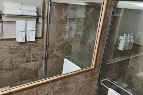 Condo in Sunny Isles Beach, Florida  № 1937386 - photo 20