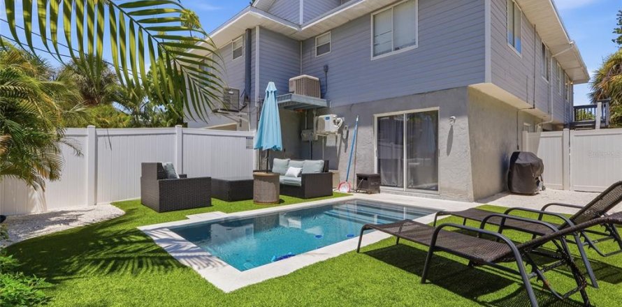 Duplex à Holmes Beach, Floride 2 chambres, 84.73 m2 № 2133519