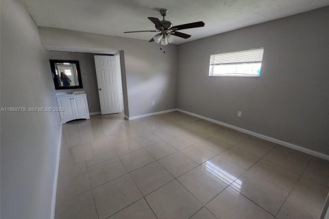 Casa en venta en Sunrise, Florida, 5 dormitorios, 167.32 m2 № 2027075 - foto 7