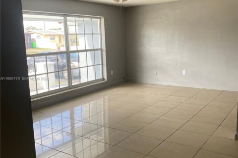 Casa en venta en Sunrise, Florida, 5 dormitorios, 167.32 m2 № 2027075 - foto 10