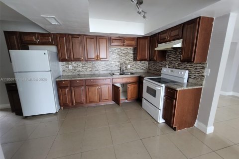 Casa en venta en Sunrise, Florida, 5 dormitorios, 167.32 m2 № 2027075 - foto 2