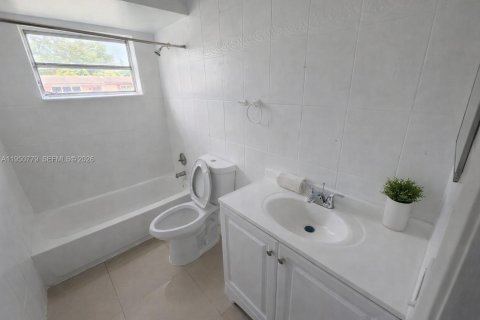 Casa en venta en Sunrise, Florida, 5 dormitorios, 167.32 m2 № 2027075 - foto 4