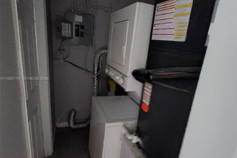 Casa en venta en Sunrise, Florida, 5 dormitorios, 167.32 m2 № 2027075 - foto 12