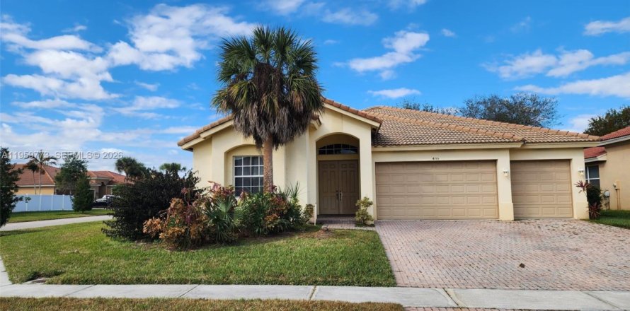 Дом в Сент-Луси, Флорида 4 спальни, 256.32м2 № 2019990