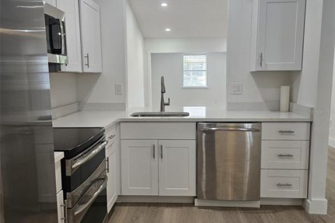 Condominio en alquiler en Palm Harbor, Florida, 2 dormitorios, 88.26 m2 № 1832964 - foto 12