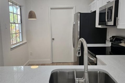 Condominio en alquiler en Palm Harbor, Florida, 2 dormitorios, 88.26 m2 № 1832964 - foto 11