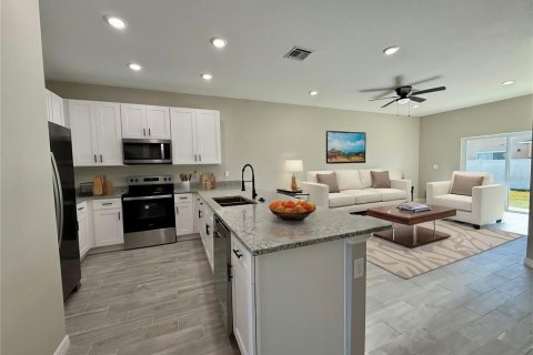 Apartamento en alquiler en Poinciana, Florida, 3 dormitorios, 125.42 m2 № 1879588 - foto 2