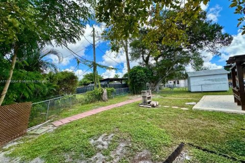 House in Opa-locka, Florida 2 bedrooms, 86.31 sq.m. № 1950304 - photo 30