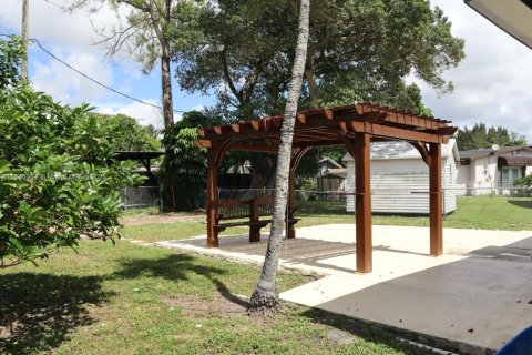 House in Opa-locka, Florida 2 bedrooms, 86.31 sq.m. № 1950304 - photo 26