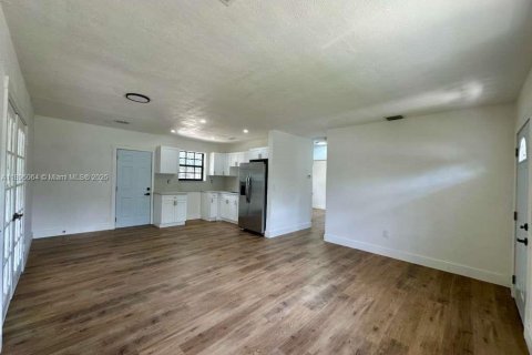 House in Opa-locka, Florida 2 bedrooms, 86.31 sq.m. № 1950304 - photo 23