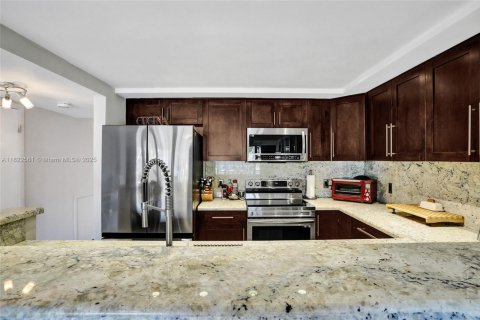 Adosado en alquiler en North Miami Beach, Florida, 2 dormitorios, 144 m2 № 1940897 - foto 20