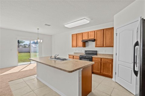 House in Haines City, Florida 4 bedrooms, 250.46 sq.m. № 2223758 - photo 4