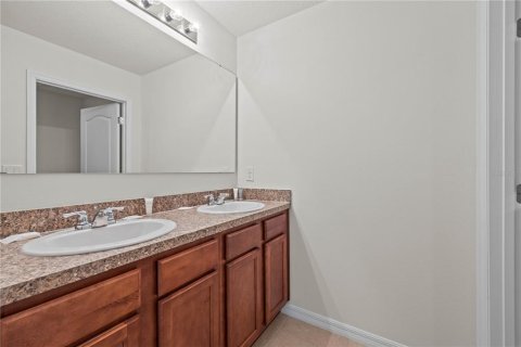 House in Haines City, Florida 4 bedrooms, 250.46 sq.m. № 2223758 - photo 23