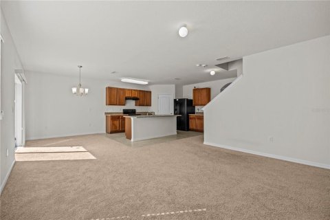 House in Haines City, Florida 4 bedrooms, 250.46 sq.m. № 2223758 - photo 3