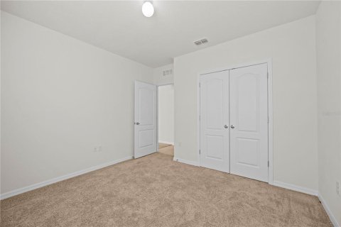 House in Haines City, Florida 4 bedrooms, 250.46 sq.m. № 2223758 - photo 14