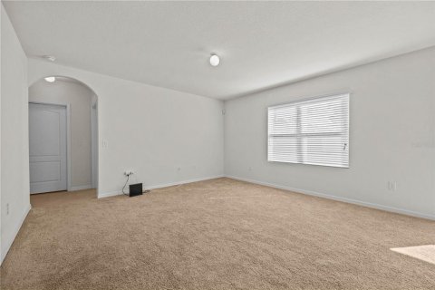 House in Haines City, Florida 4 bedrooms, 250.46 sq.m. № 2223758 - photo 7