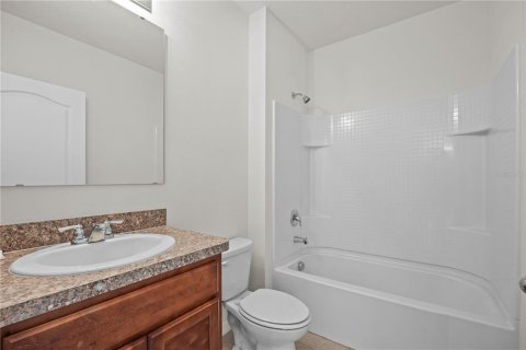 House in Haines City, Florida 4 bedrooms, 250.46 sq.m. № 2223758 - photo 15
