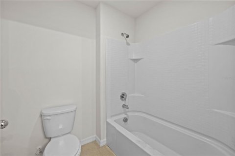 House in Haines City, Florida 4 bedrooms, 250.46 sq.m. № 2223758 - photo 24