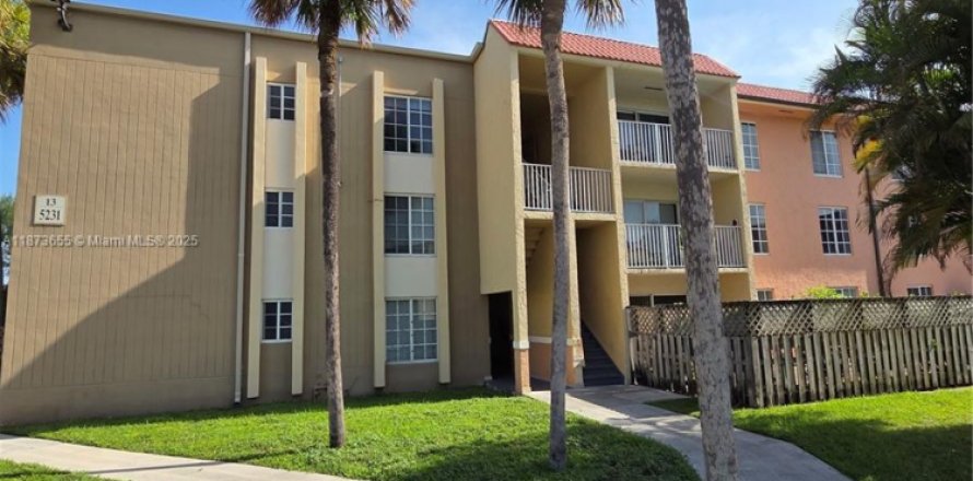 Condo à Doral, Floride, 2 chambres  № 1981837