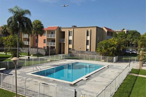 Copropriété à vendre à Doral, Floride: 2 chambres, 98.57 m2 № 1981837 - photo 13