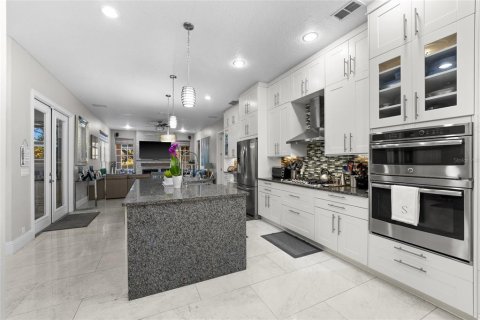 House in Windermere, Florida 5 bedrooms, 327.02 sq.m. № 1557309 - photo 15