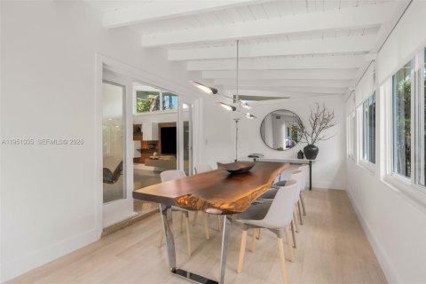 Casa en venta en Miami, Florida, 3 dormitorios, 145.02 m2 № 2007809 - foto 11